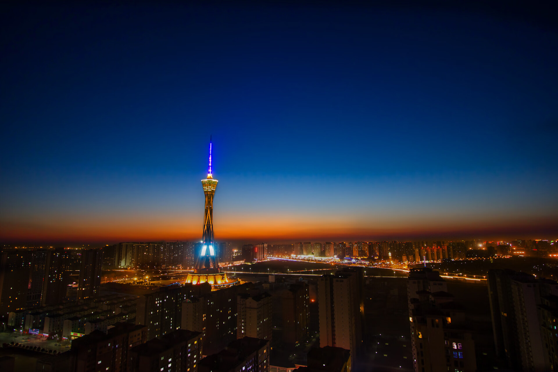 博卡高空球战术失效，拜仁后防稳定，博卡的主场名称是什么