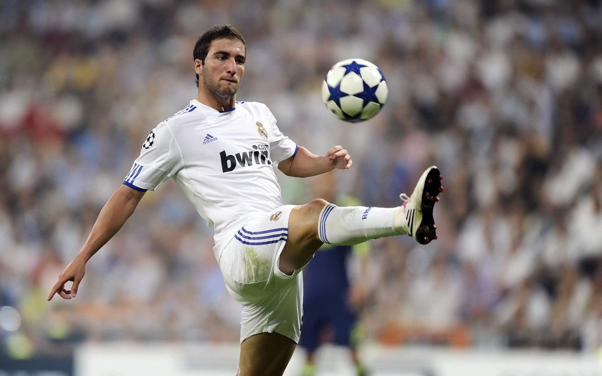 AYXSPORTSAPP-德甲：勒沃库森逆转战胜法兰克福，追击领头羊，德甲勒沃库森vs法兰克福